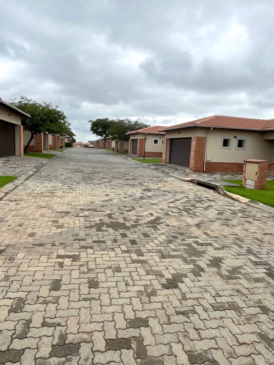 3 Bedroom Property for Sale in Noordwyk Gauteng