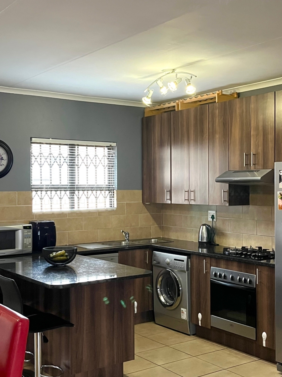 3 Bedroom Property for Sale in Noordwyk Gauteng