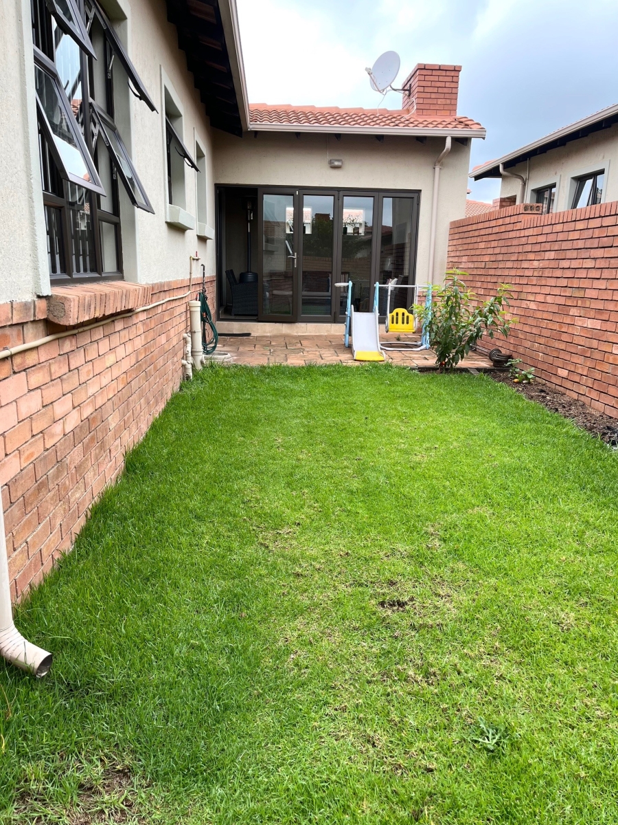 3 Bedroom Property for Sale in Noordwyk Gauteng