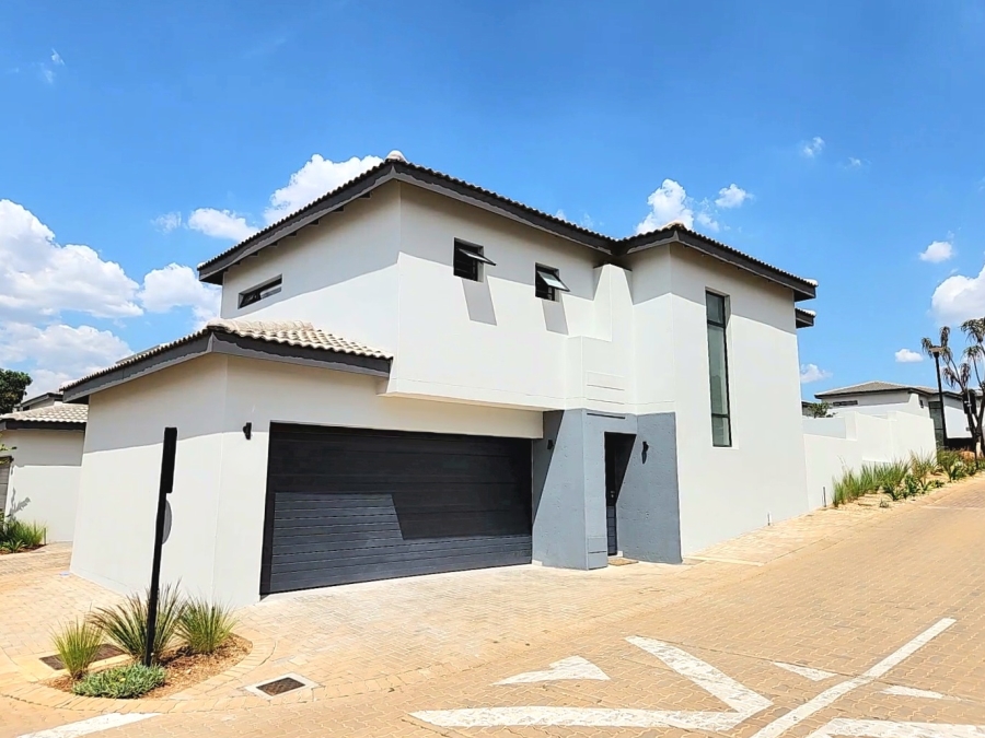 4 Bedroom Property for Sale in Little Falls Gauteng