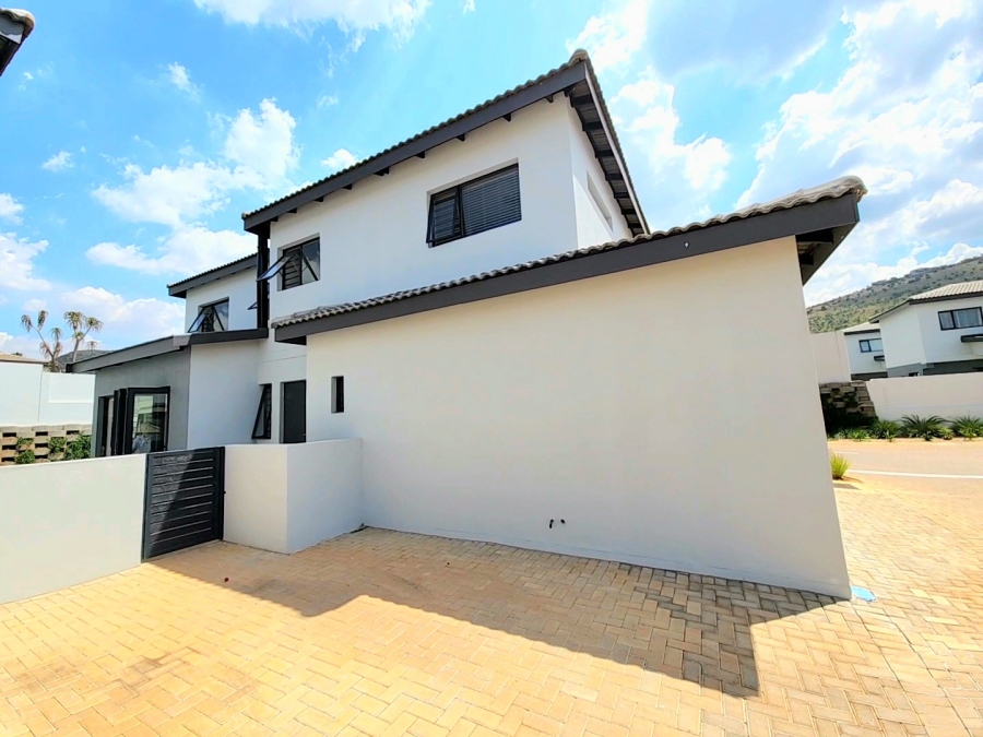 4 Bedroom Property for Sale in Little Falls Gauteng