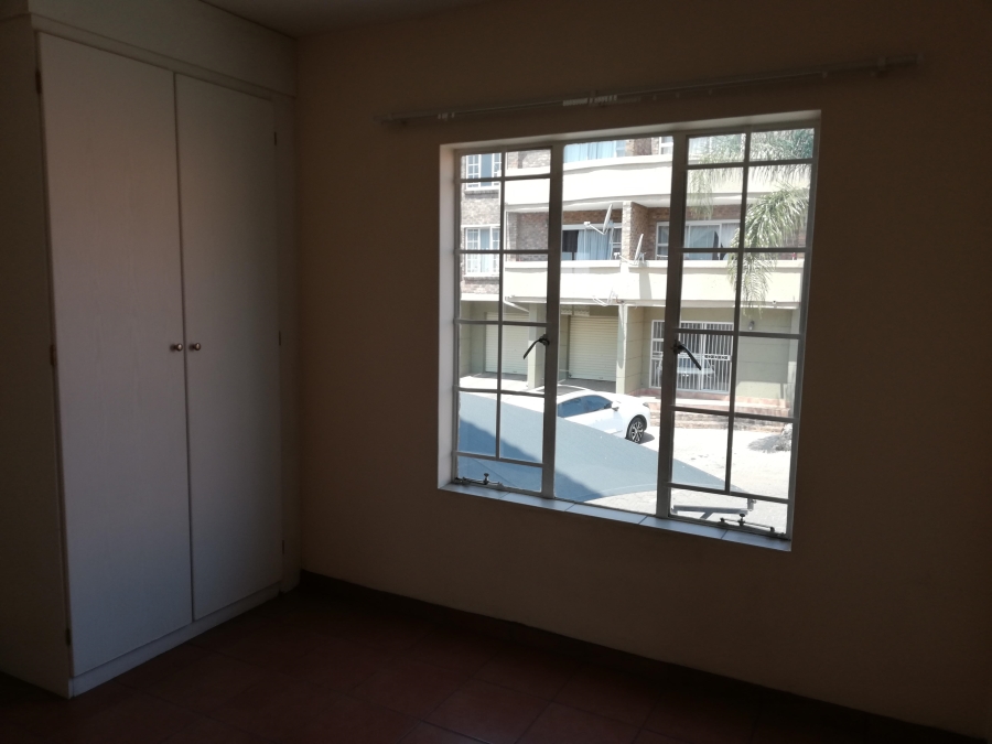 2 Bedroom Property for Sale in Rooihuiskraal North Gauteng