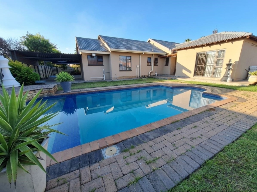 3 Bedroom Property for Sale in Vanderbijlpark SE 6 Gauteng