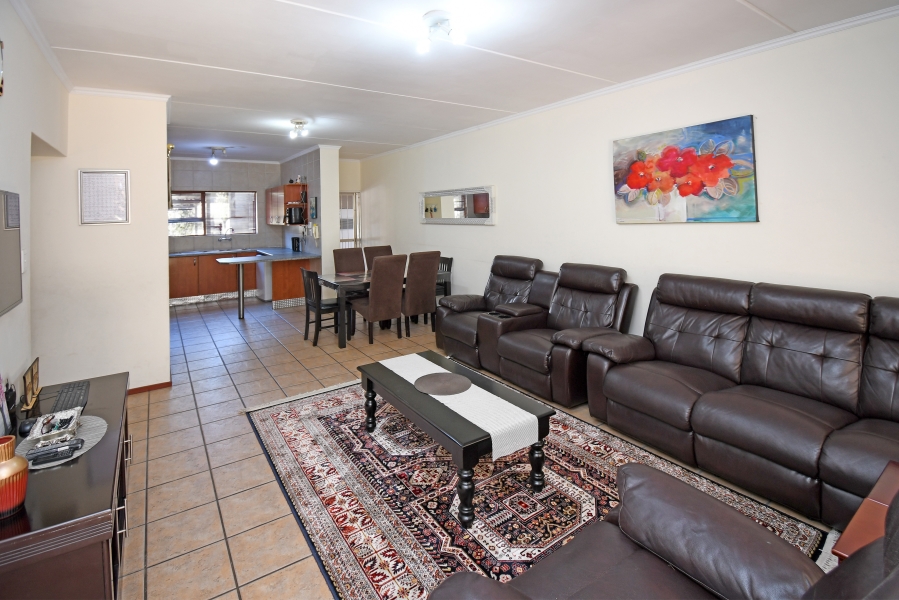 2 Bedroom Property for Sale in Sunninghill Gauteng