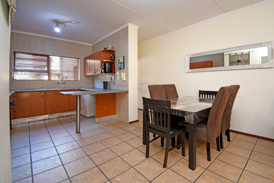 2 Bedroom Property for Sale in Sunninghill Gauteng