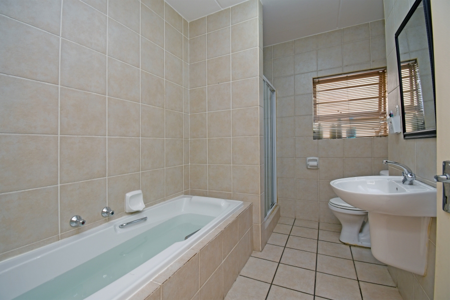 2 Bedroom Property for Sale in Sunninghill Gauteng