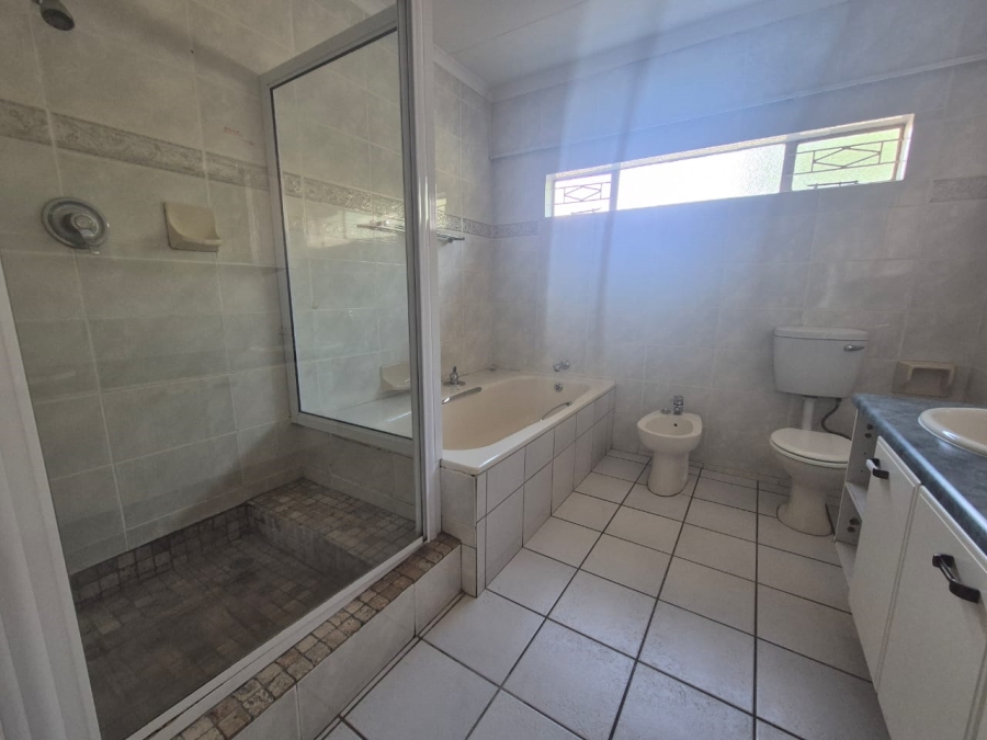 3 Bedroom Property for Sale in Three Rivers Proper Gauteng