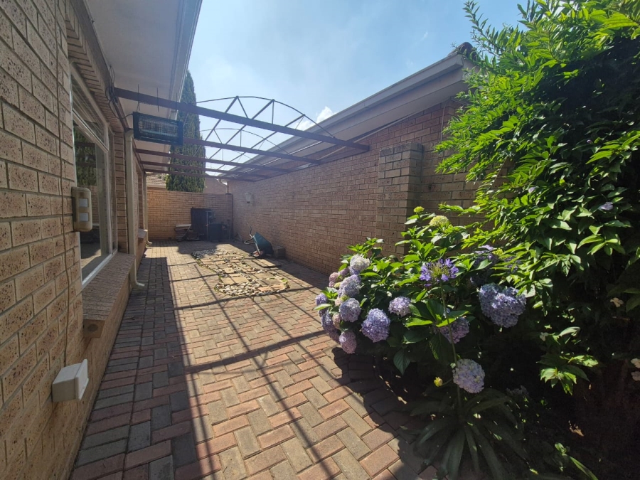 3 Bedroom Property for Sale in Three Rivers Proper Gauteng