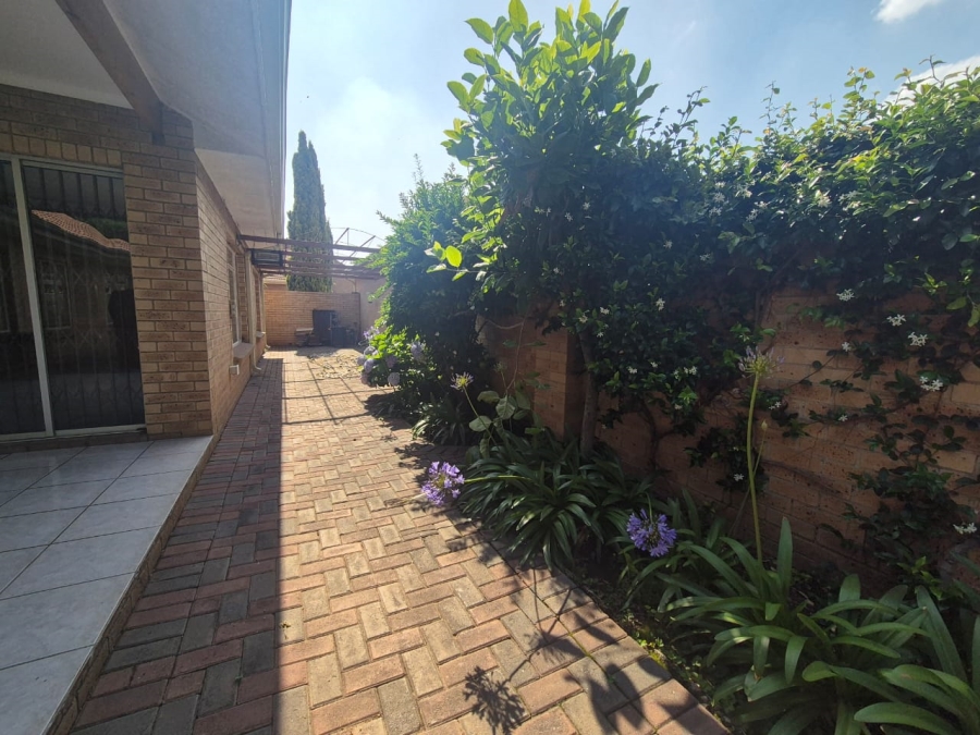3 Bedroom Property for Sale in Three Rivers Proper Gauteng
