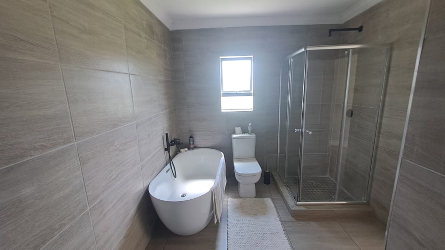 4 Bedroom Property for Sale in Blue Valley Golf Estate Gauteng
