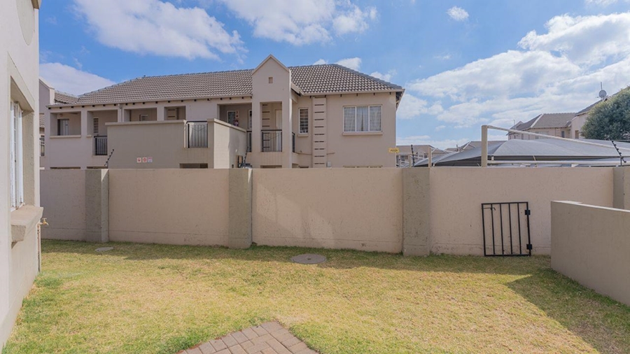 1 Bedroom Property for Sale in Klippoortje Gauteng