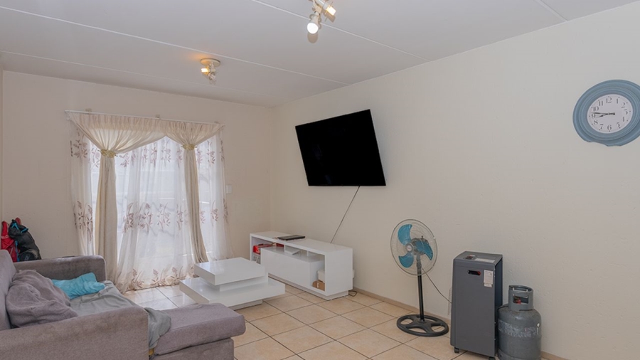 1 Bedroom Property for Sale in Klippoortje Gauteng