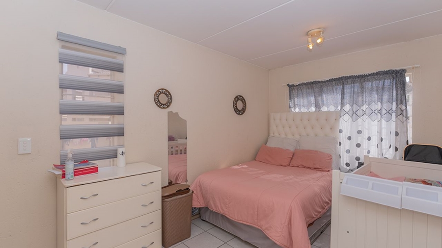 1 Bedroom Property for Sale in Klippoortje Gauteng