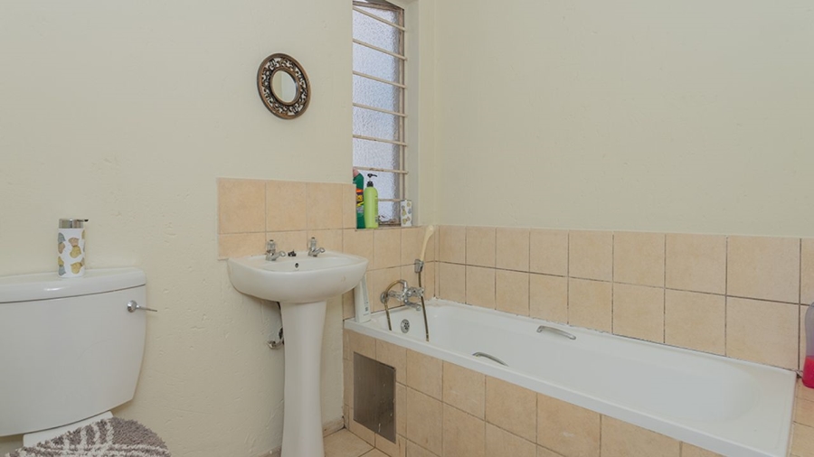 1 Bedroom Property for Sale in Klippoortje Gauteng