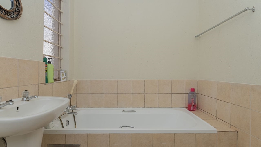 1 Bedroom Property for Sale in Klippoortje Gauteng