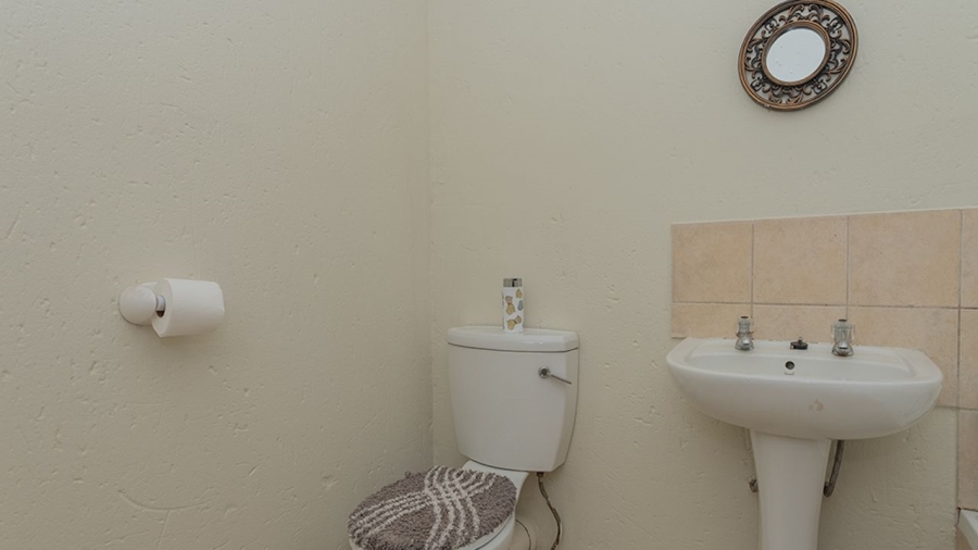 1 Bedroom Property for Sale in Klippoortje Gauteng
