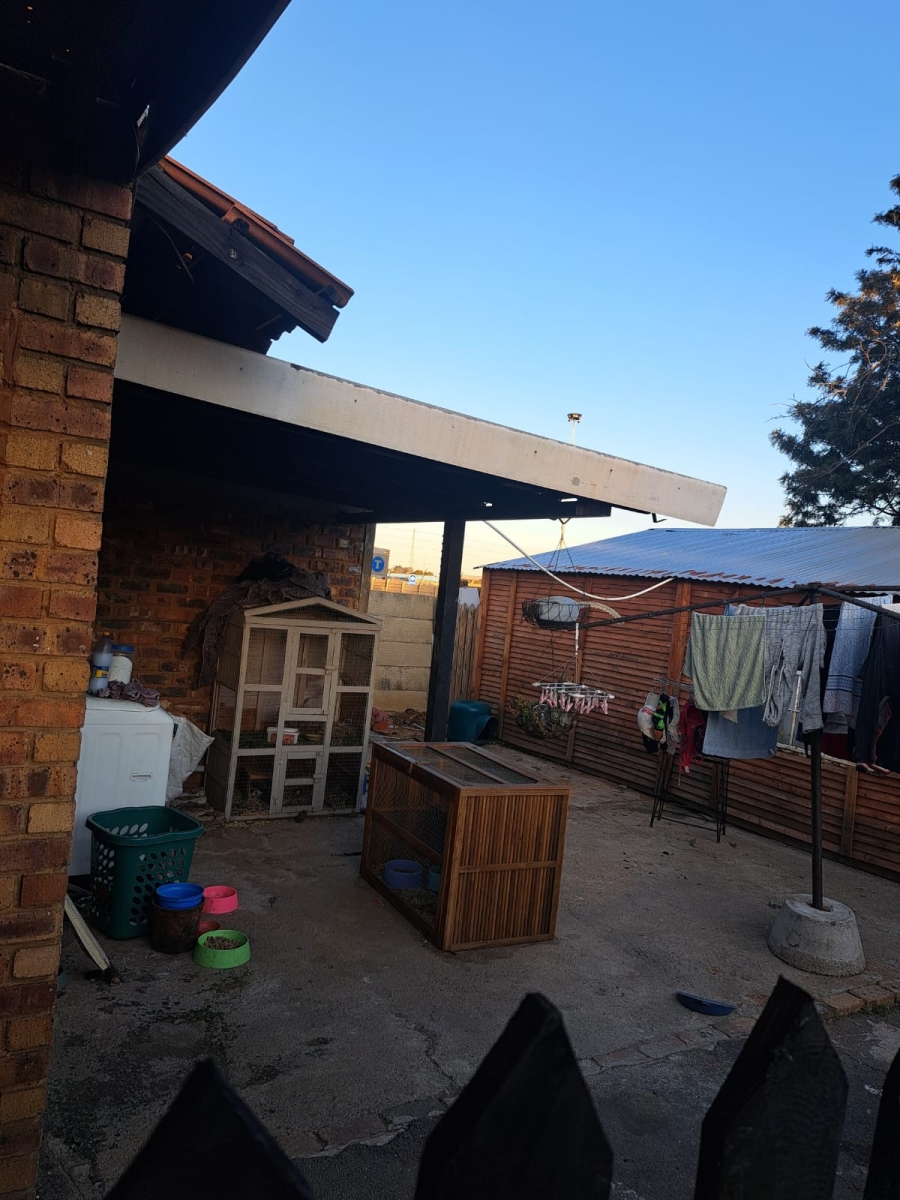 5 Bedroom Property for Sale in Dalpark Gauteng
