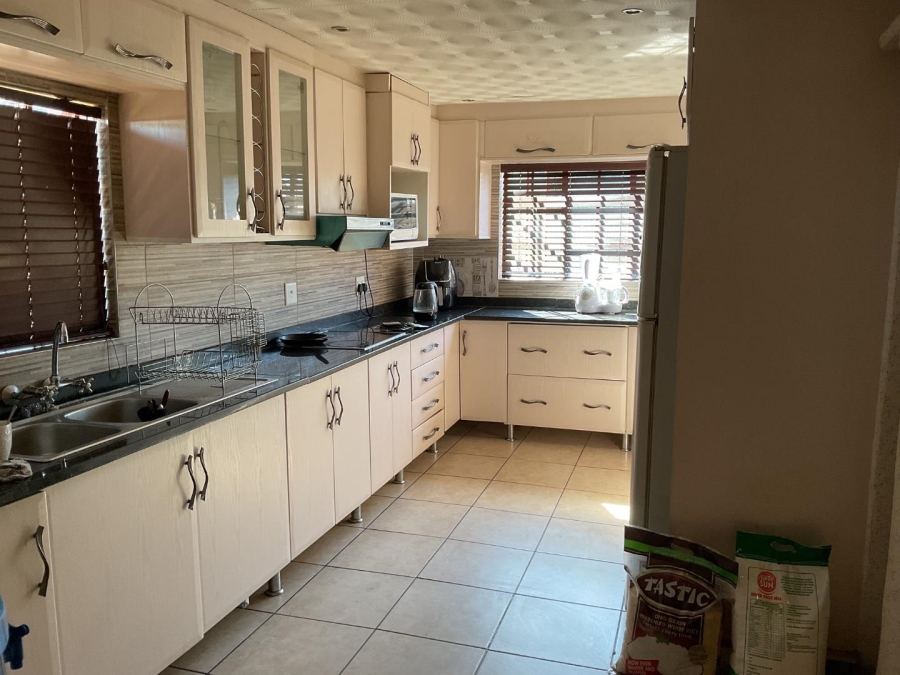 To Let 4 Bedroom Property for Rent in Proclamation Hill Gauteng