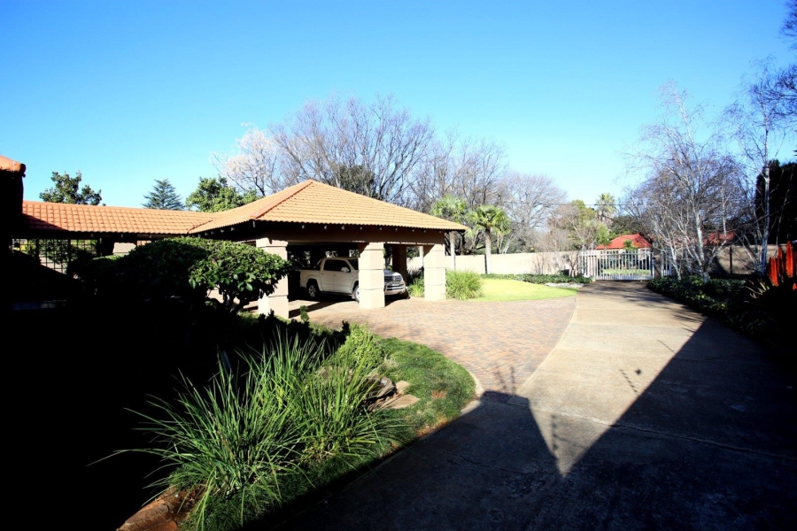 4 Bedroom Property for Sale in Three Rivers Proper Gauteng
