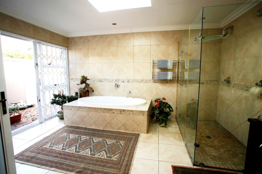 4 Bedroom Property for Sale in Three Rivers Proper Gauteng