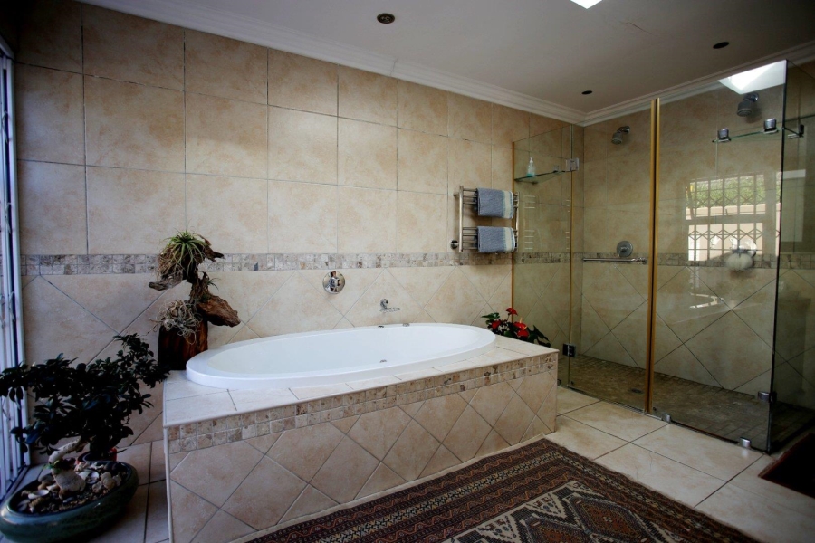 4 Bedroom Property for Sale in Three Rivers Proper Gauteng