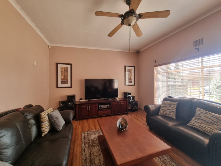 3 Bedroom Property for Sale in Vanderbijlpark SE 6 Gauteng