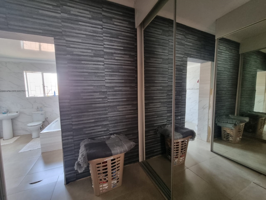 3 Bedroom Property for Sale in Vanderbijlpark SE 6 Gauteng