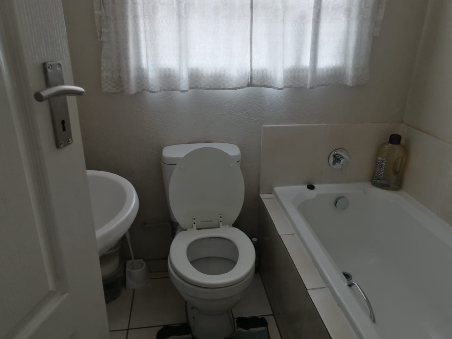 2 Bedroom Property for Sale in Vanderbijlpark CE 4 Gauteng