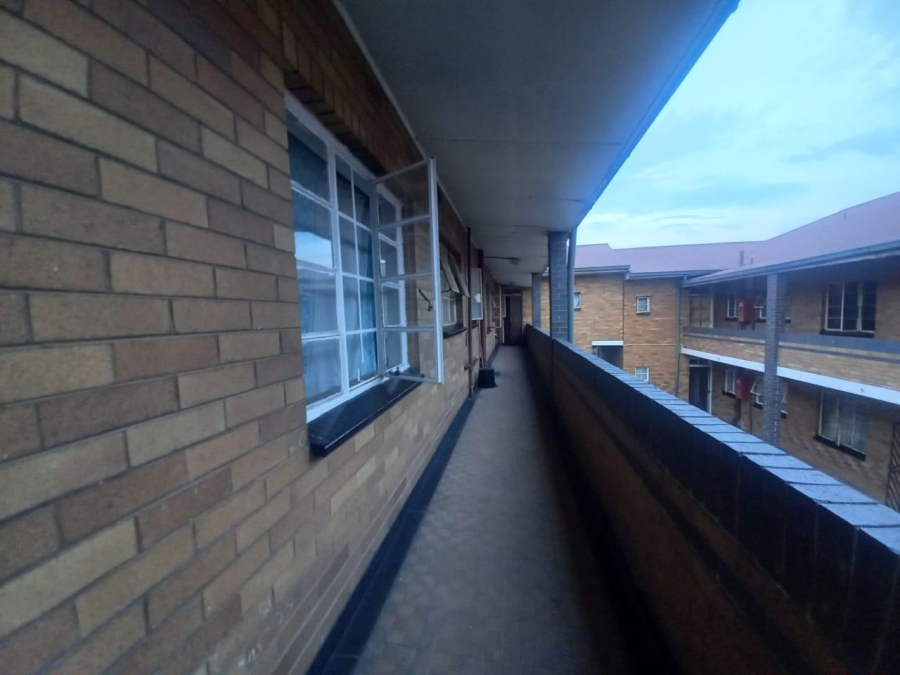 2 Bedroom Property for Sale in Driehoek Gauteng