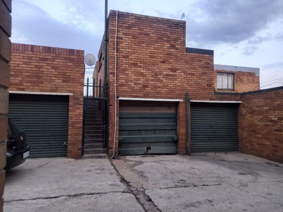 2 Bedroom Property for Sale in Driehoek Gauteng
