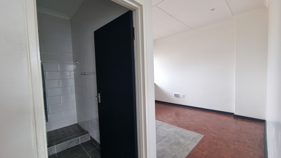 To Let 1 Bedroom Property for Rent in Blairgowrie Gauteng