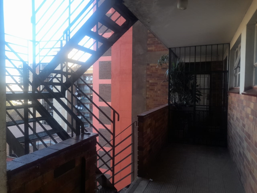 2 Bedroom Property for Sale in Hillbrow Gauteng