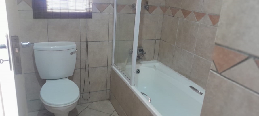 2 Bedroom Property for Sale in Vorna Valley Gauteng