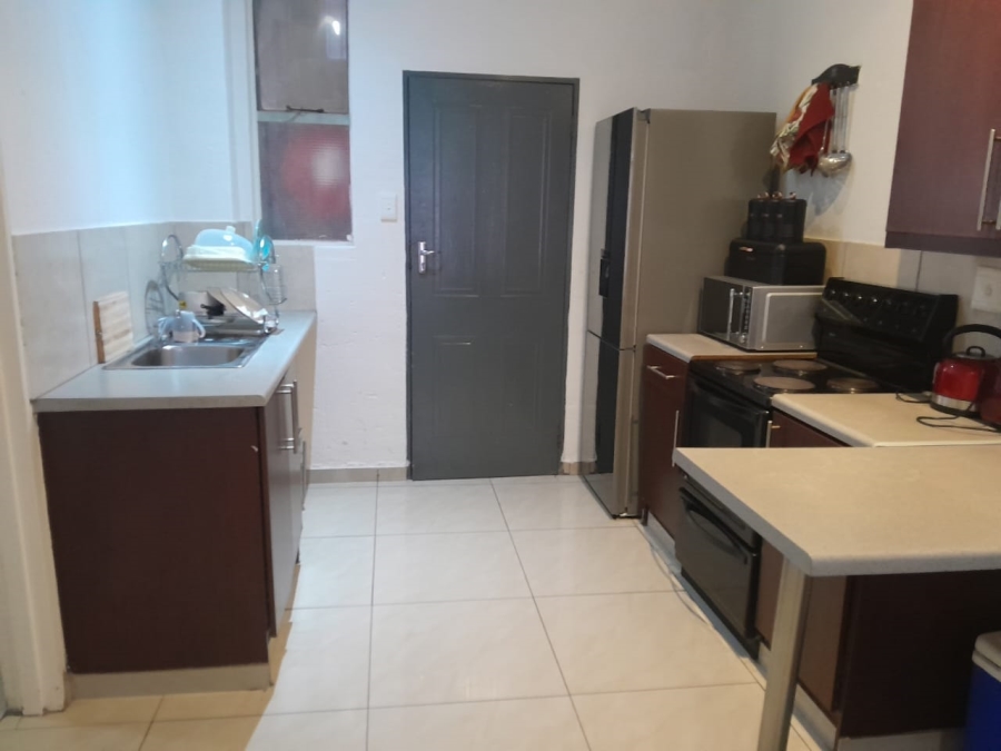 2 Bedroom Property for Sale in Buccleuch Gauteng