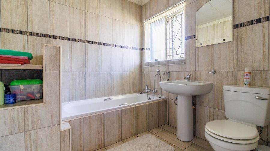 4 Bedroom Property for Sale in Mulbarton Gauteng