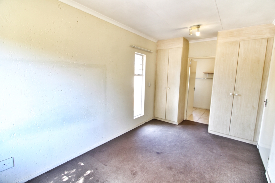 1 Bedroom Property for Sale in Klippoortje Gauteng