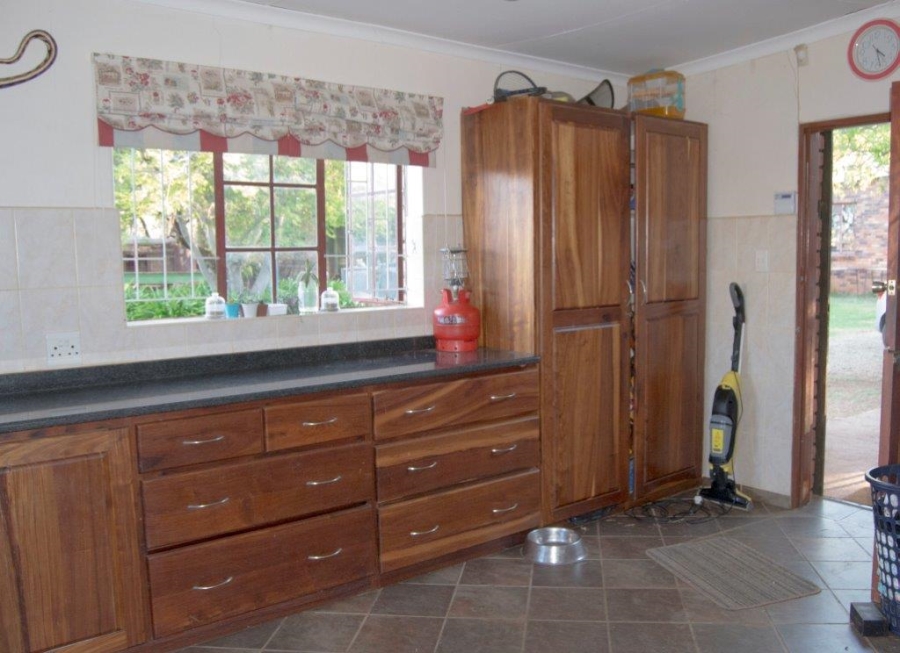 7 Bedroom Property for Sale in Doornkraal Gauteng