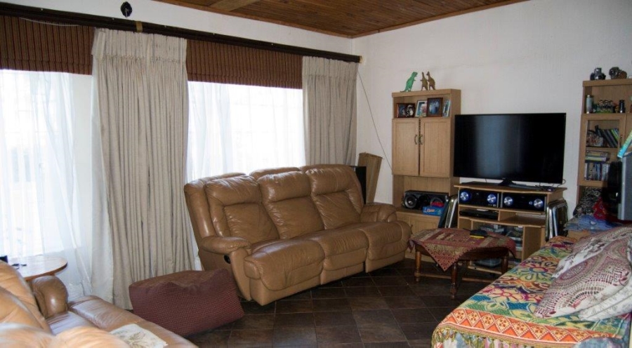 7 Bedroom Property for Sale in Doornkraal Gauteng