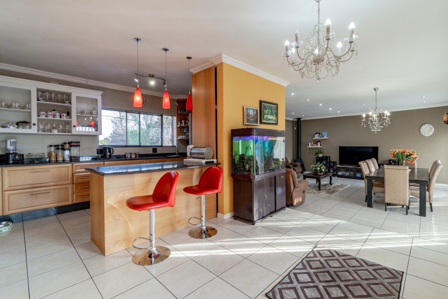 To Let 3 Bedroom Property for Rent in Glenvista Gauteng