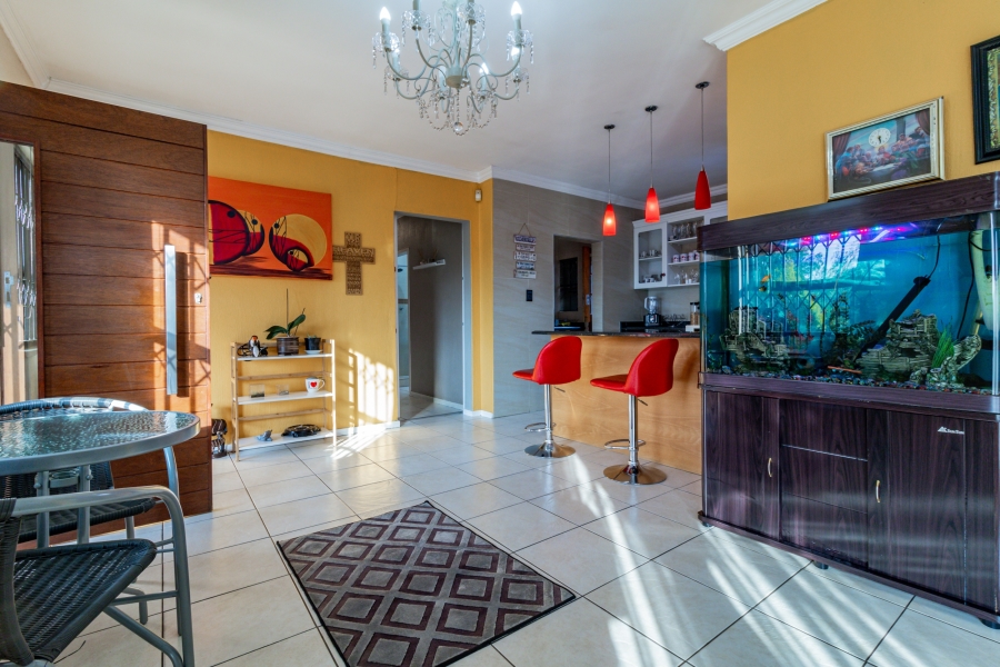 To Let 3 Bedroom Property for Rent in Glenvista Gauteng