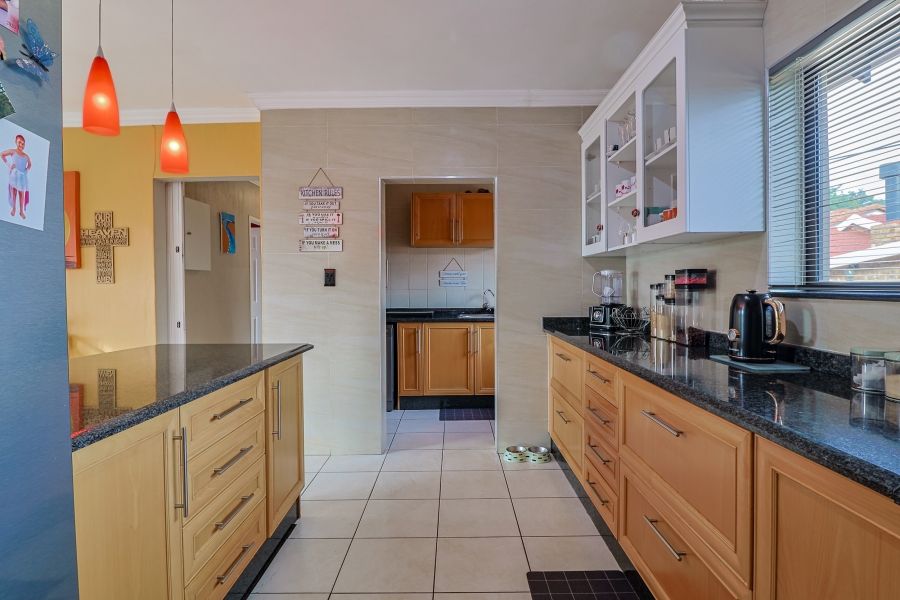 To Let 3 Bedroom Property for Rent in Glenvista Gauteng