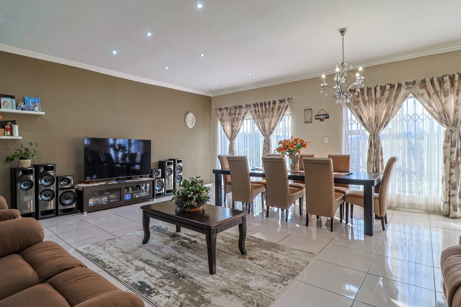 To Let 3 Bedroom Property for Rent in Glenvista Gauteng