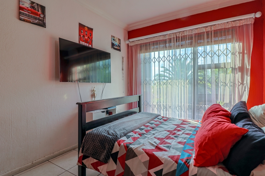 To Let 3 Bedroom Property for Rent in Glenvista Gauteng