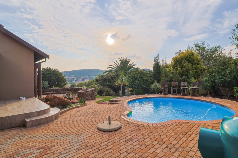 To Let 3 Bedroom Property for Rent in Glenvista Gauteng