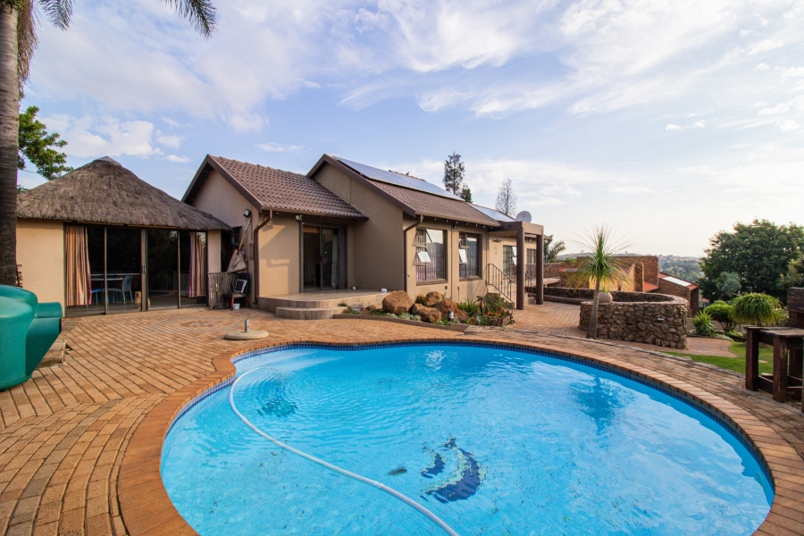 To Let 3 Bedroom Property for Rent in Glenvista Gauteng