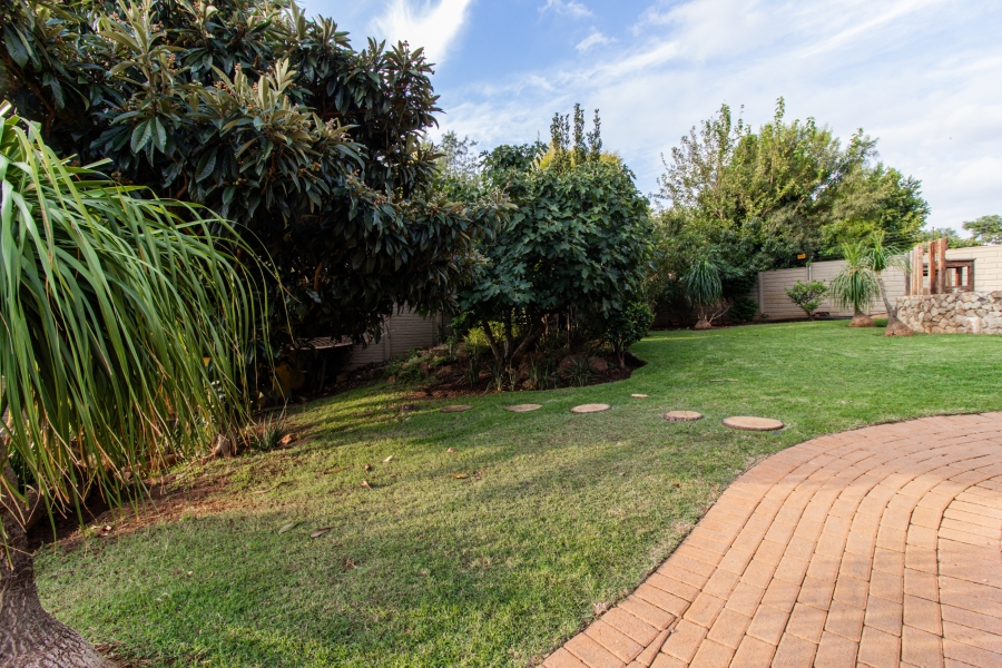 To Let 3 Bedroom Property for Rent in Glenvista Gauteng