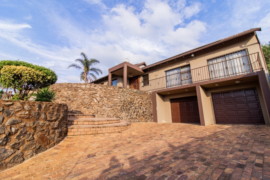 To Let 3 Bedroom Property for Rent in Glenvista Gauteng