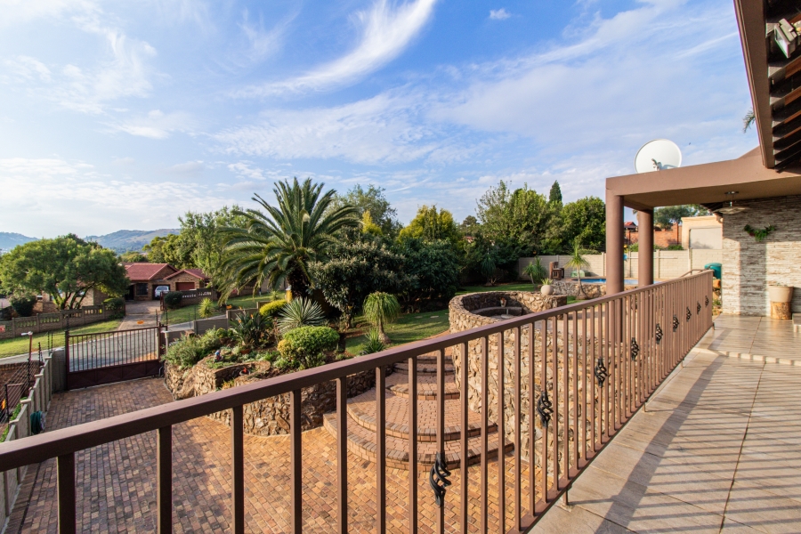 To Let 3 Bedroom Property for Rent in Glenvista Gauteng