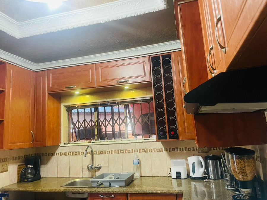 3 Bedroom Property for Sale in Clayville Gauteng