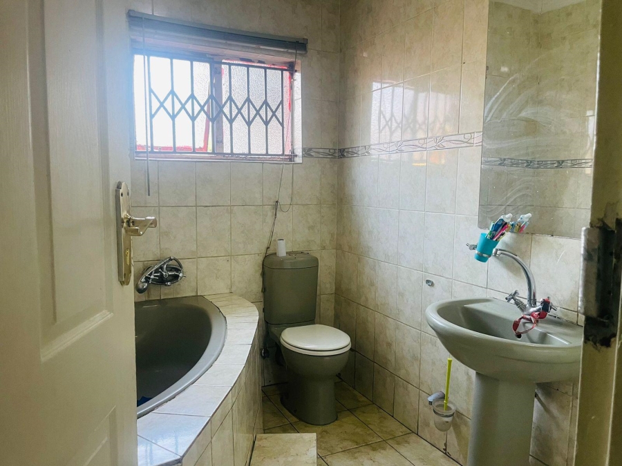 3 Bedroom Property for Sale in Clayville Gauteng
